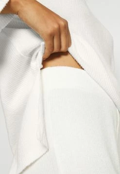 Anna Field SET - Pijama - Off-white, Mujer -Anna Field Ventas 2022 58001aa710cb4cb39fd97b6967093c58