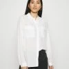 Anna Field Basic Blouse With Front Pockets - Camisa - Offwhite, Mujer -Anna Field Ventas 2022 65551f7cce13477ba27daa38e79f5f44