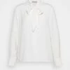 Anna Field Pussy Bow Blouse - Blusa - Off-white, Mujer -Anna Field Ventas 2022 7c76216c8fb74b9c94fb05cb83d9ea1d