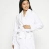 Anna Field LADIES PLUSH BATHROBE - Albornoz - White, Mujer 2 Anna Field LADIES PLUSH BATHROBE - Albornoz - White, Mujer -Anna Field Ventas 2022 d1f8c2190e8e4364bef1b74129f78a46
