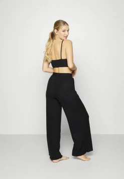 Anna Field 3 PIECE COSY RIB SET - Pijama - Black, Mujer 15 Anna Field 3 PIECE COSY RIB SET - Pijama - Black, Mujer -Anna Field Ventas 2022 d7e716bfd5204bd3b4c24f6220e6c2ba